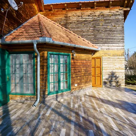 펜션 Zoeldfenyo Nyaralo, Tannengruen