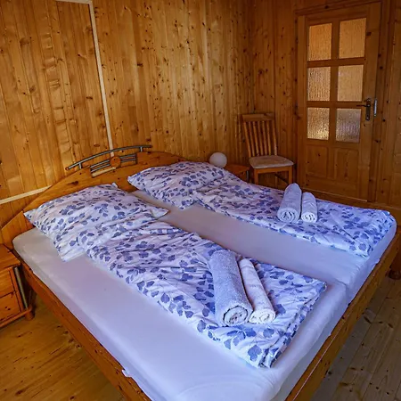 Holiday home Zoeldfenyo Nyaralo, Tannengruen *
