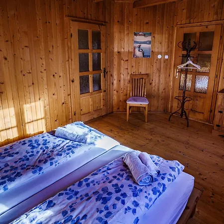 Zoeldfenyo Nyaralo, Tannengruen *