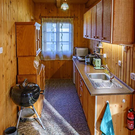 Zoeldfenyo Nyaralo, Tannengruen * Balatonkeresztúr