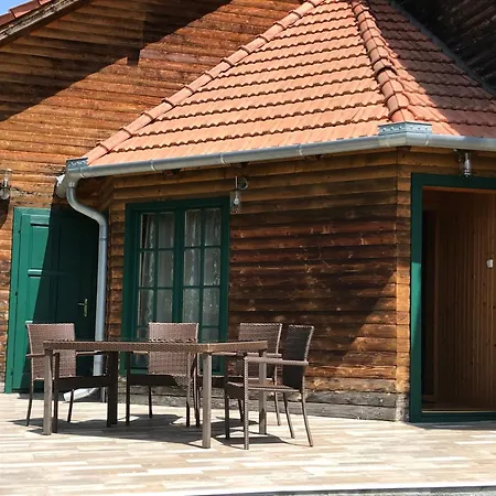 Zoeldfenyo Nyaralo, Tannengruen 펜션 *