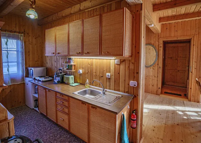 Zoeldfenyo Nyaralo, Tannengruen *