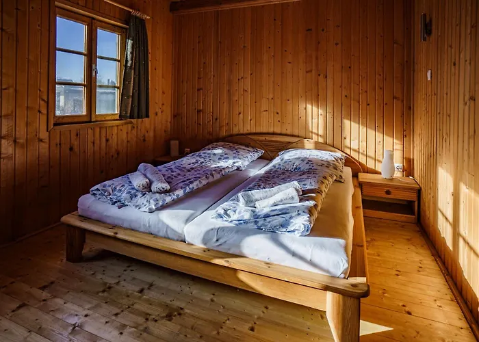 Zoeldfenyo Nyaralo, Tannengruen 펜션 Balatonkeresztúr