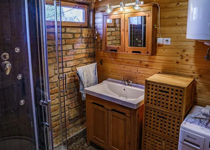 Zoeldfenyo Nyaralo, Tannengruen *