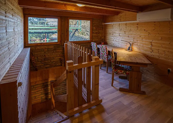 Zoeldfenyo Nyaralo, Tannengruen Balatonkeresztúr