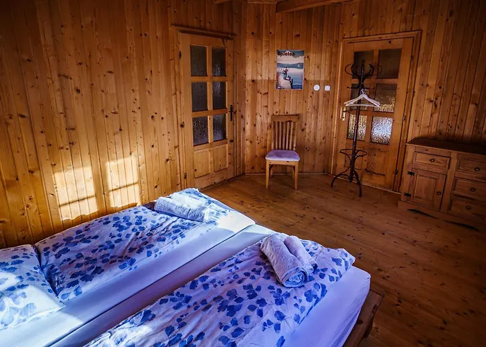 Zoeldfenyo Nyaralo, Tannengruen *